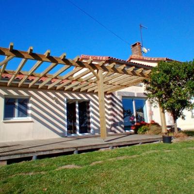 Fabrication et pose d une pergola en bois sur mesure