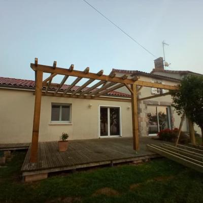 Fabrication et pose d une pergola en bois sur mesure