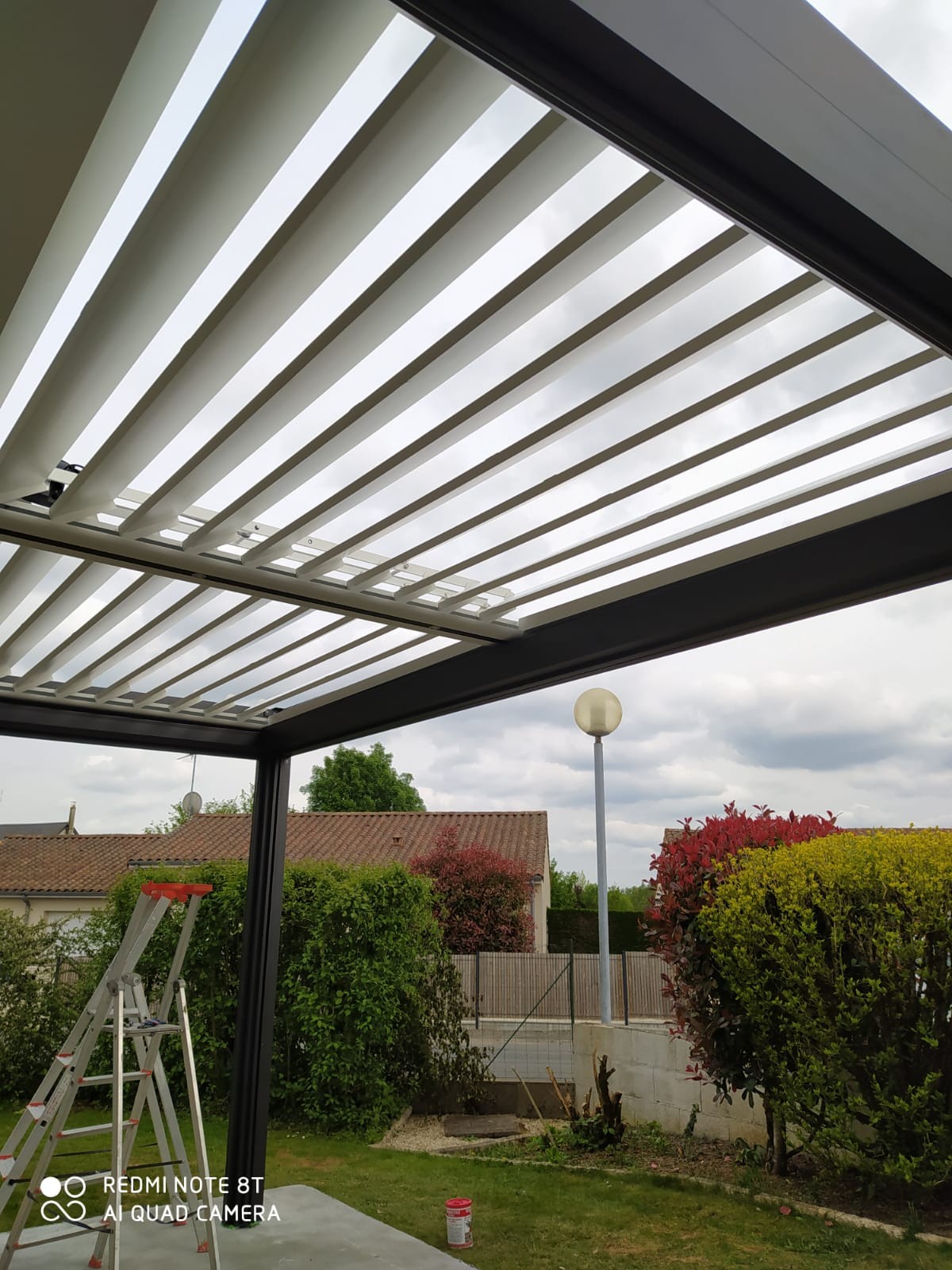 Pose d'une pergola bioclimatique