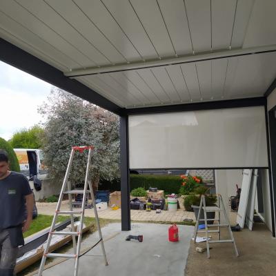 Pose d'une pergola bioclimatique